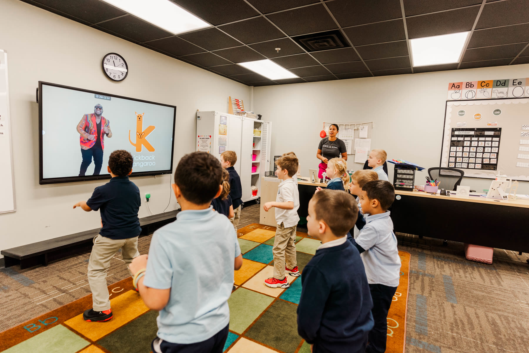 Interactive learning on the classroom screen